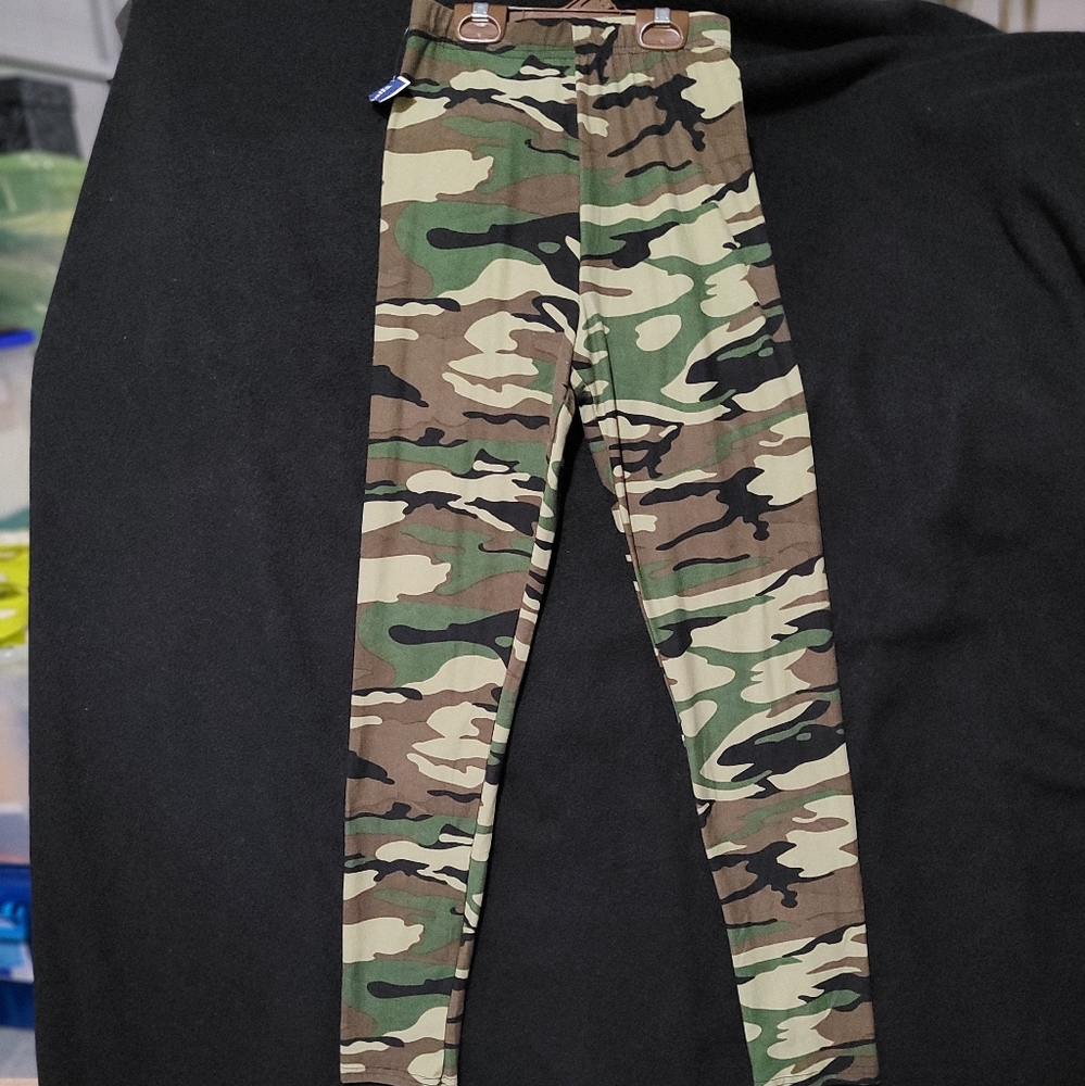 Super Soft, Comfy Camouflage Leggings by Mayfair- Small-new with tags